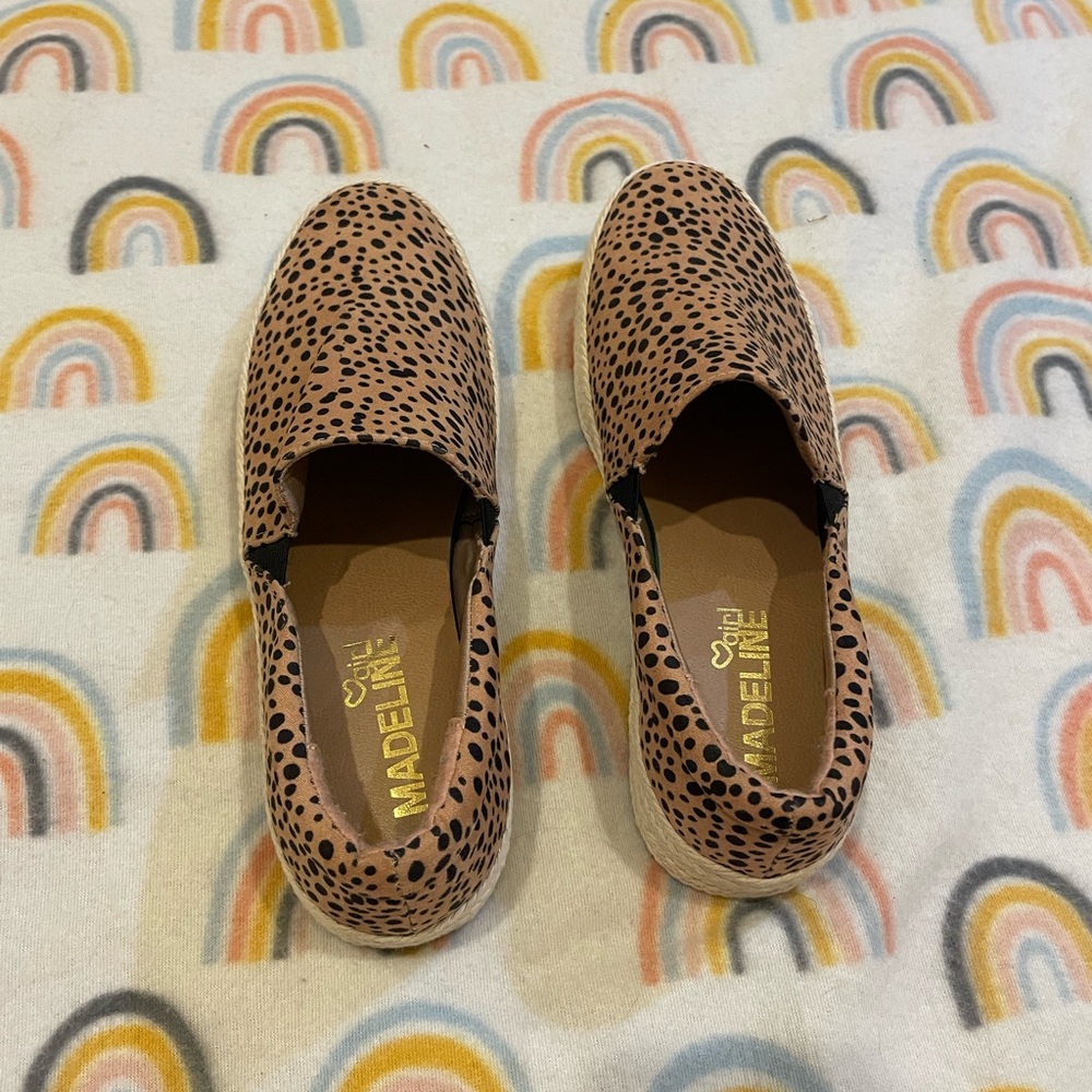 Cute neutral shoes!